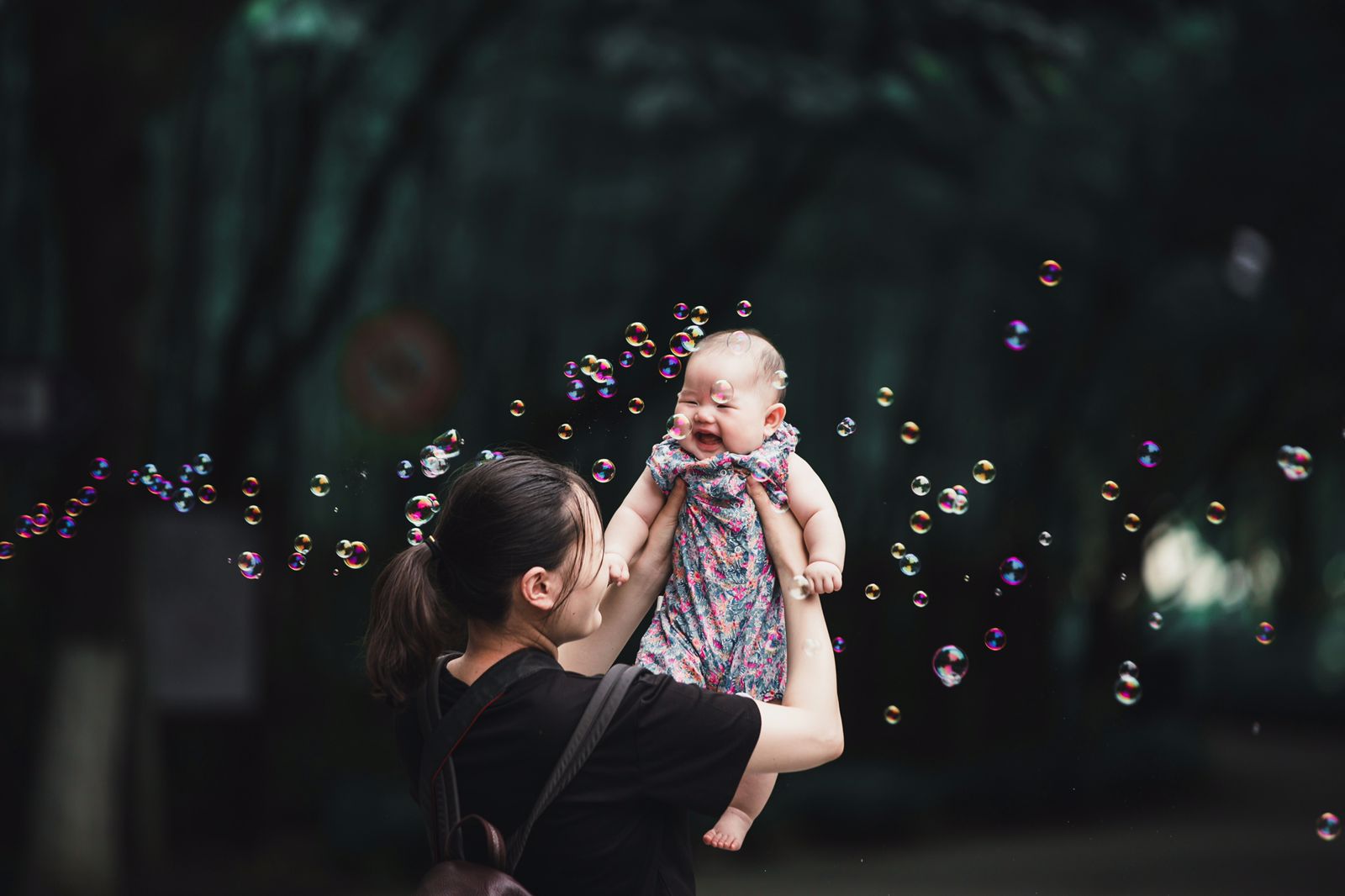 Amor de Mãe na Bíblia: Exemplo e Influência